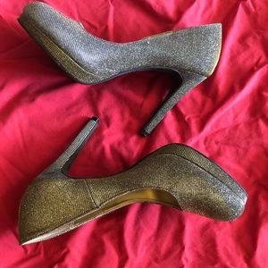 Fioni Sparkling Silver and Black Pump Heels 9